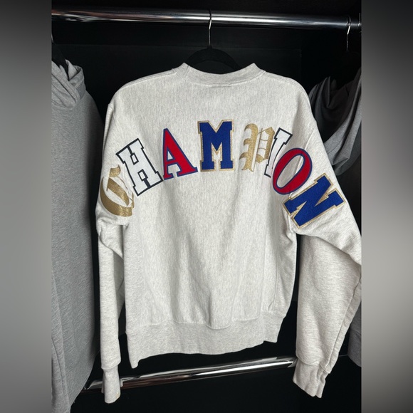 Champion Sweatshirt - Picture 1 of 4